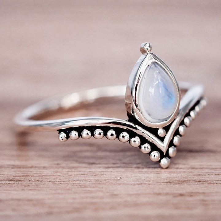 Zeitloser Mondstein Aura Ring