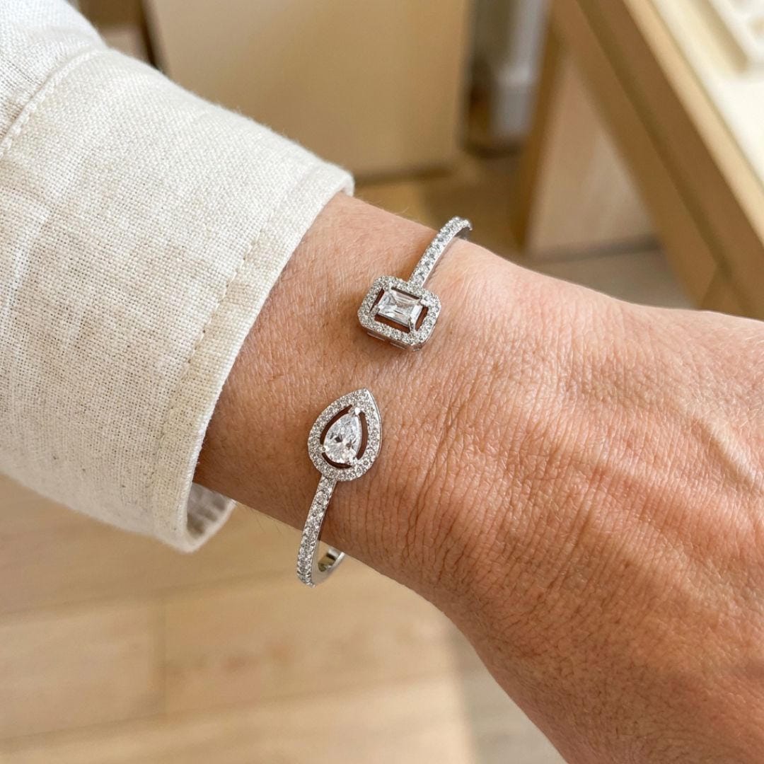 Offenes Gold-Armband mit zwei Steinen
