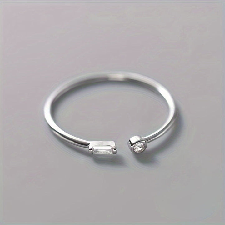 Minimalistischer Zirkonia-Band-Ring