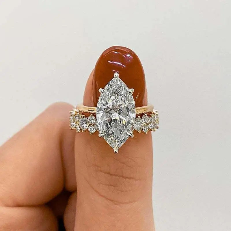 Goldring mit Marquise-Diamant