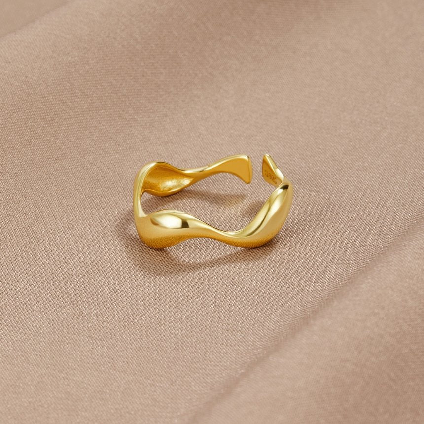 Elyra Smooth Flow Ring | Gold