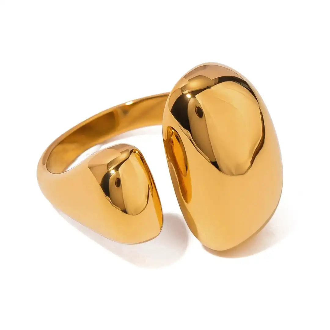 Minimalistischer goldener Flow-Ring