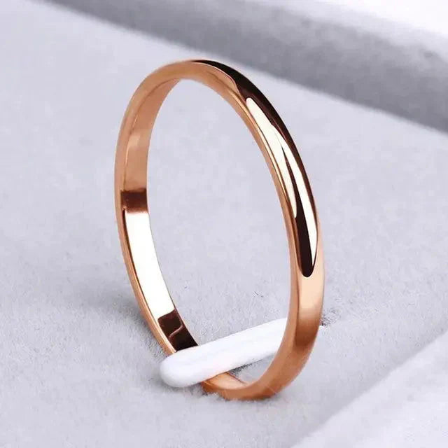 Schlichter Ring aus Gold und Silber