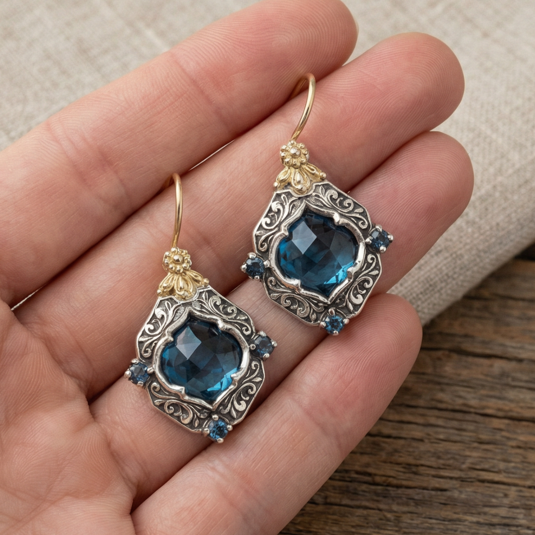 Vintage Ohrringe mit blauem Kristall in Gold und Silber