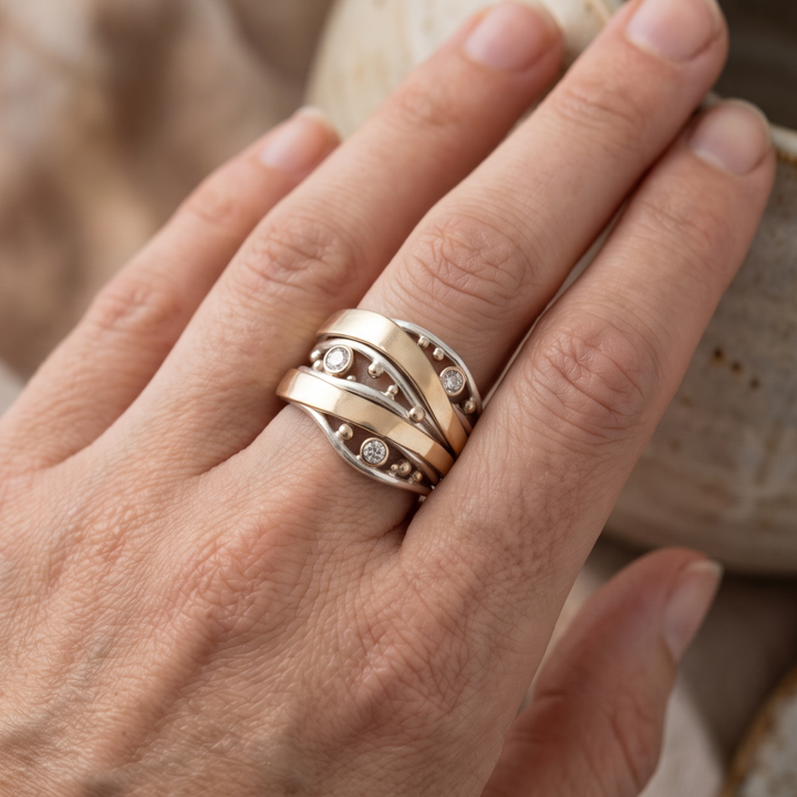 Wavy Gold Zirconia Ring in Vintage Style