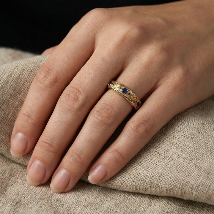 Exotischer feiner Blatt-Ring mit blauem Zirkonia