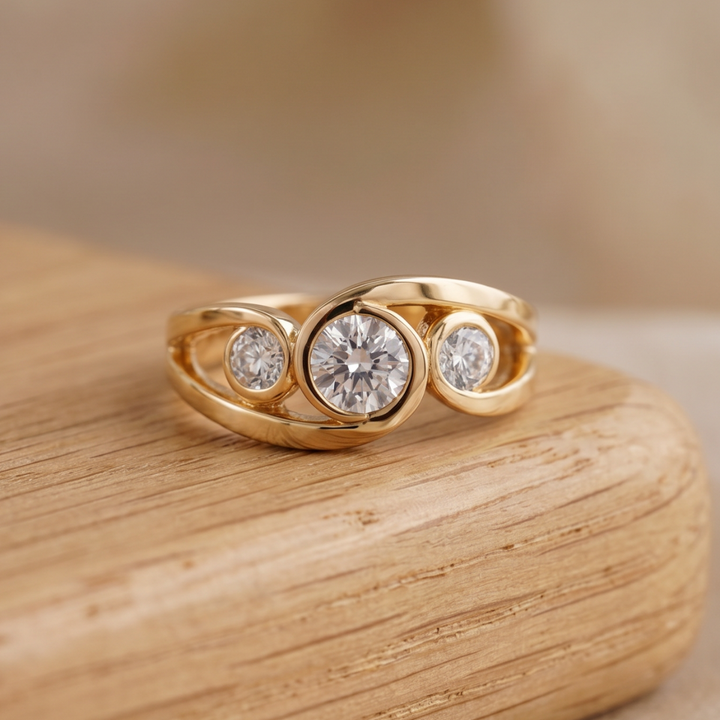 Vintage Gold-Plated Spiral Zirconia Ring
