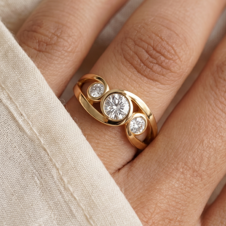 Vintage Gold-Plated Spiral Zirconia Ring