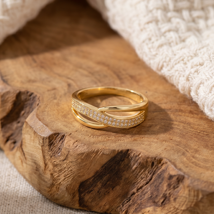 Catherine – Classic zirconia & gold ring