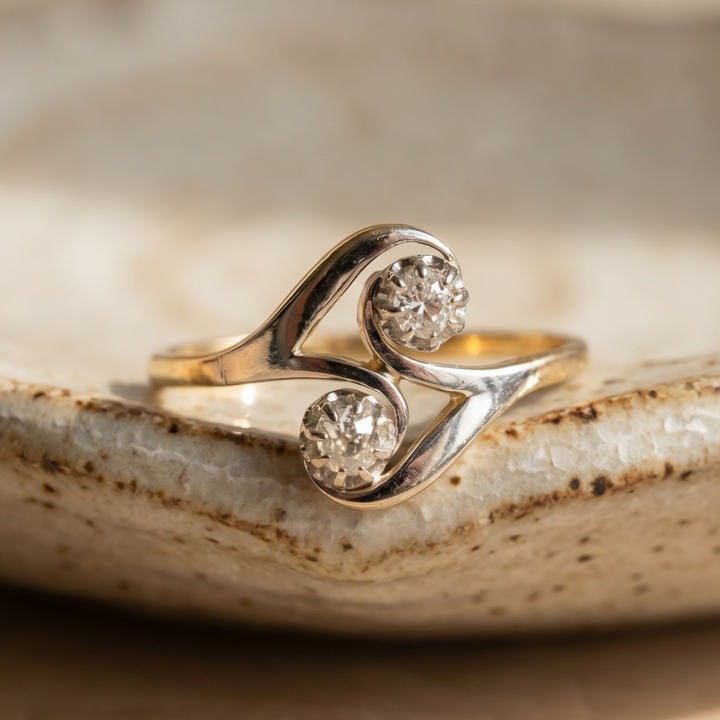 Vintage Zirconia Wavy Gold Ring