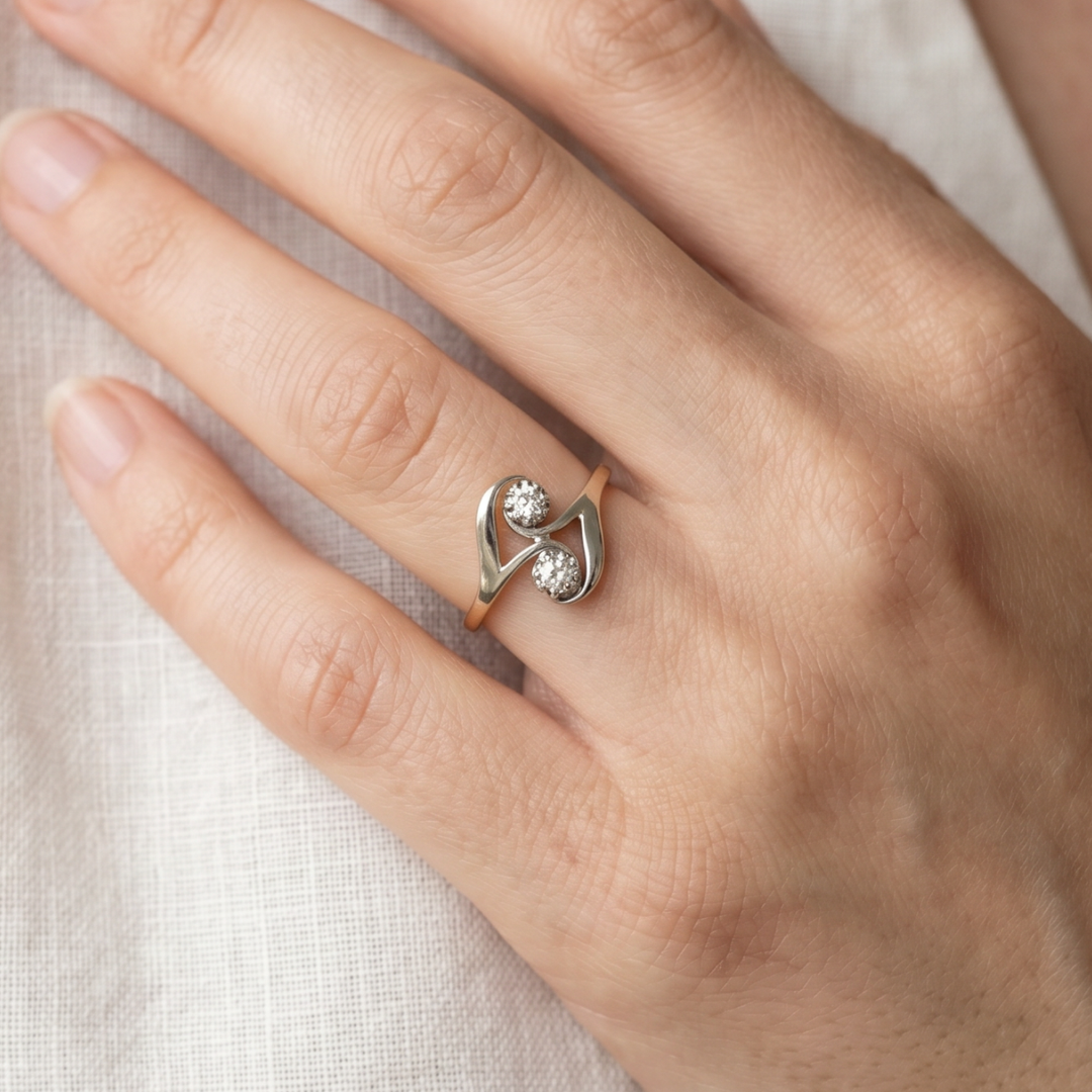 Vintage Zirconia Wavy Gold Ring