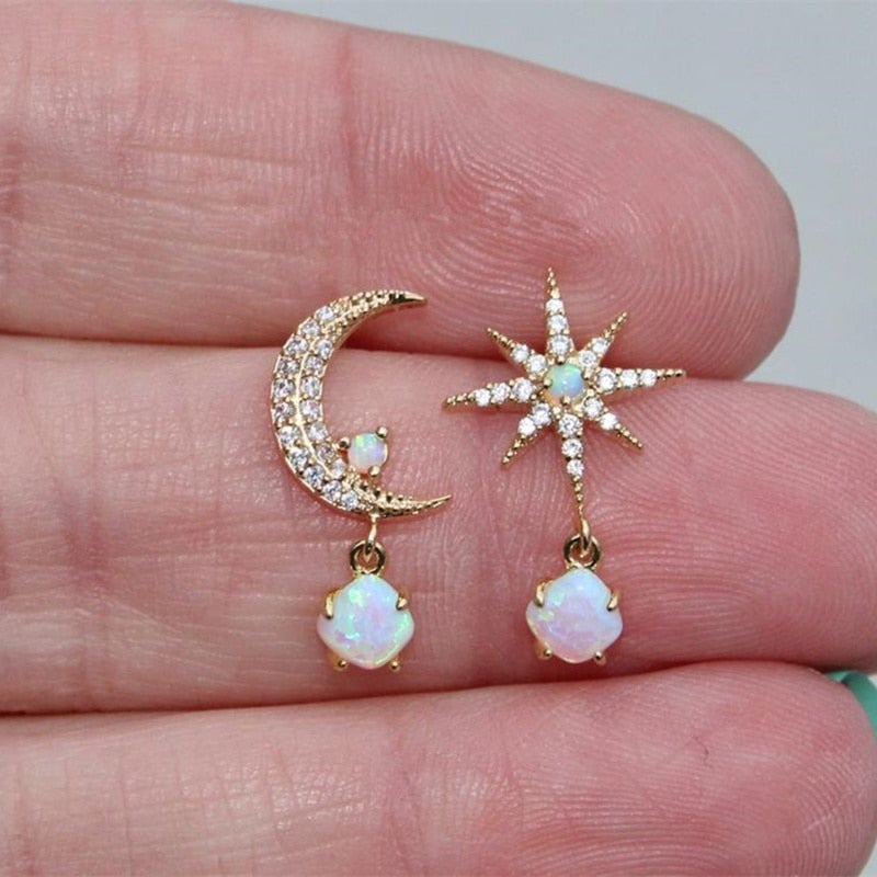 Opal-Ohrringe in Gold mit Mond und Stern
