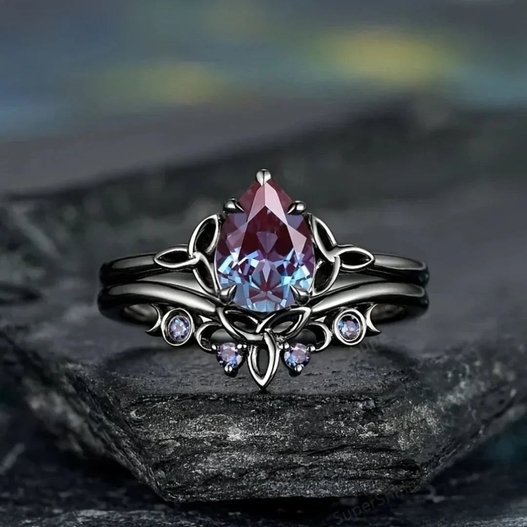 Ring mit Amethyst-Schichten