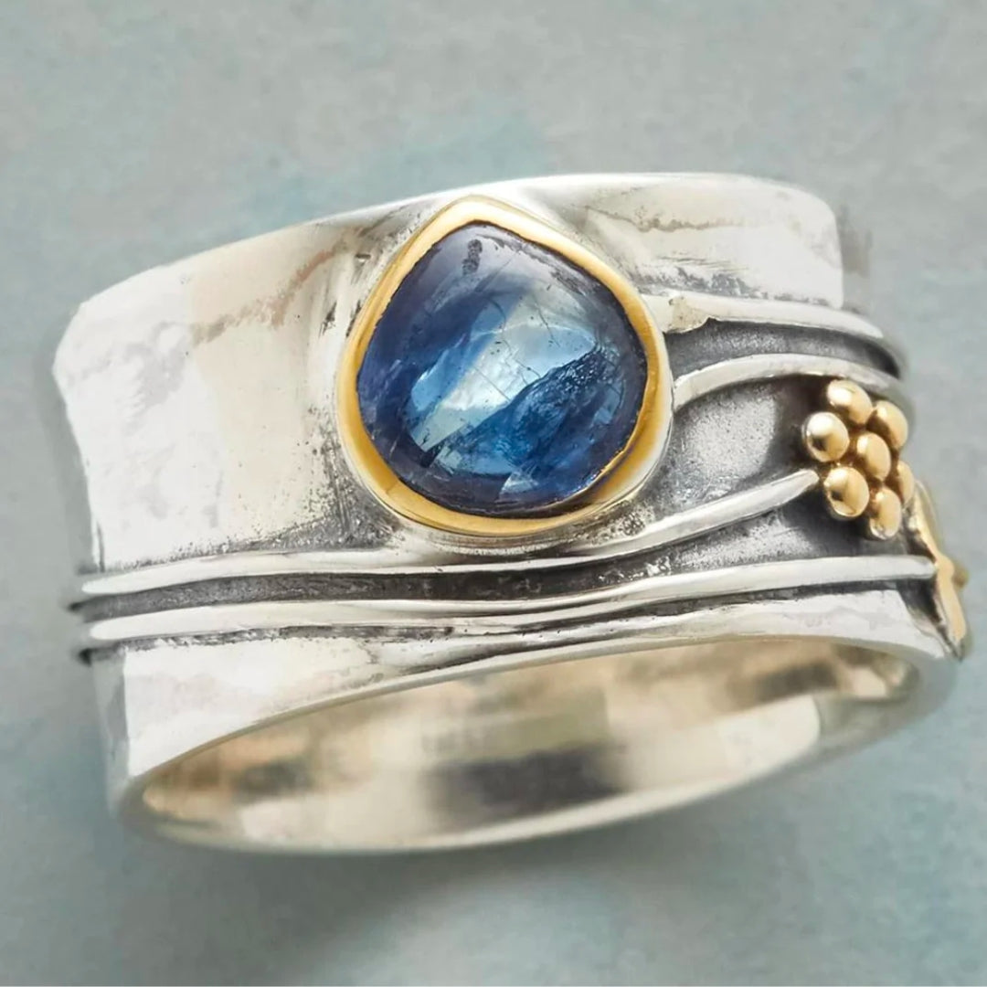 Vintage Ring mit blauem Saphir in Silber