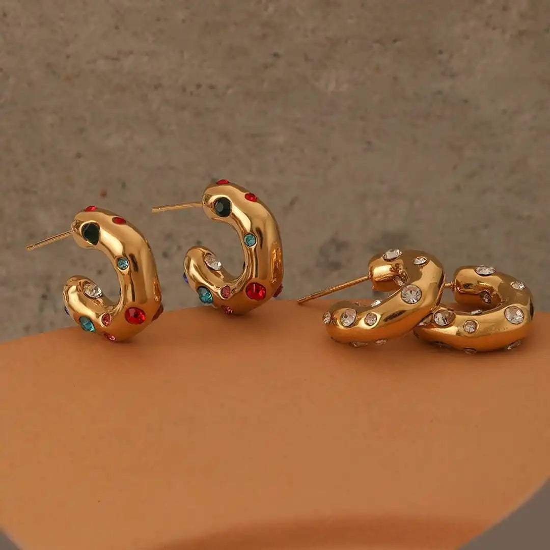 Schimmernde runde Gold-Zirkon-Creolen