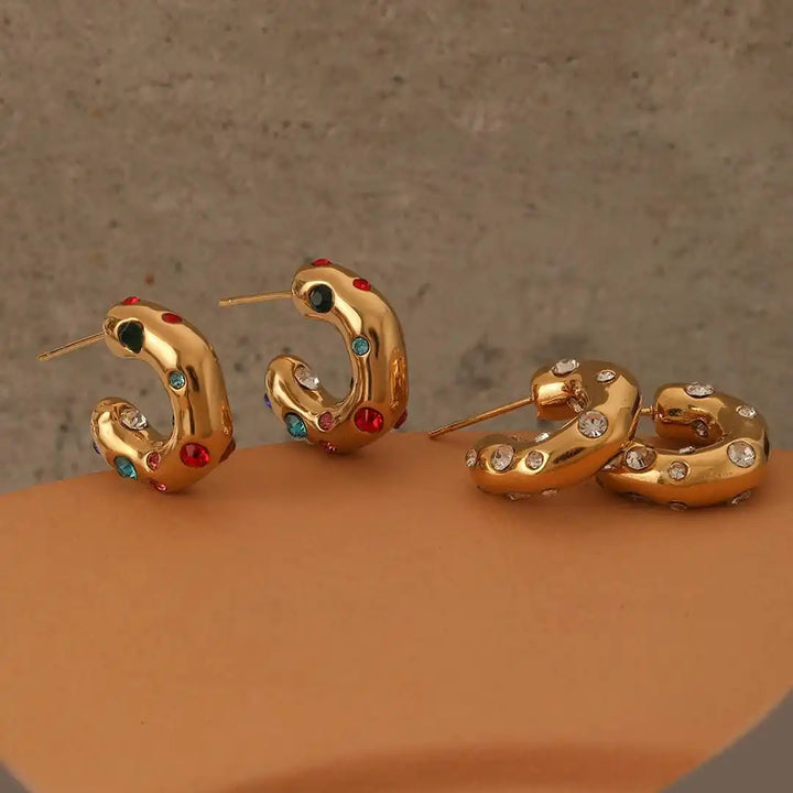 Schimmernde runde Gold-Zirkon-Creolen