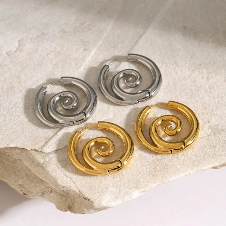 Zeitlose goldene Spiral-Ohrringe