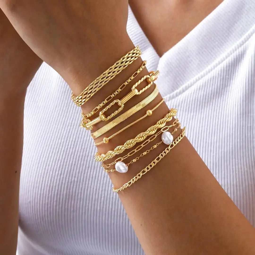 Stapelbares goldenes Perlen-Armband-Set