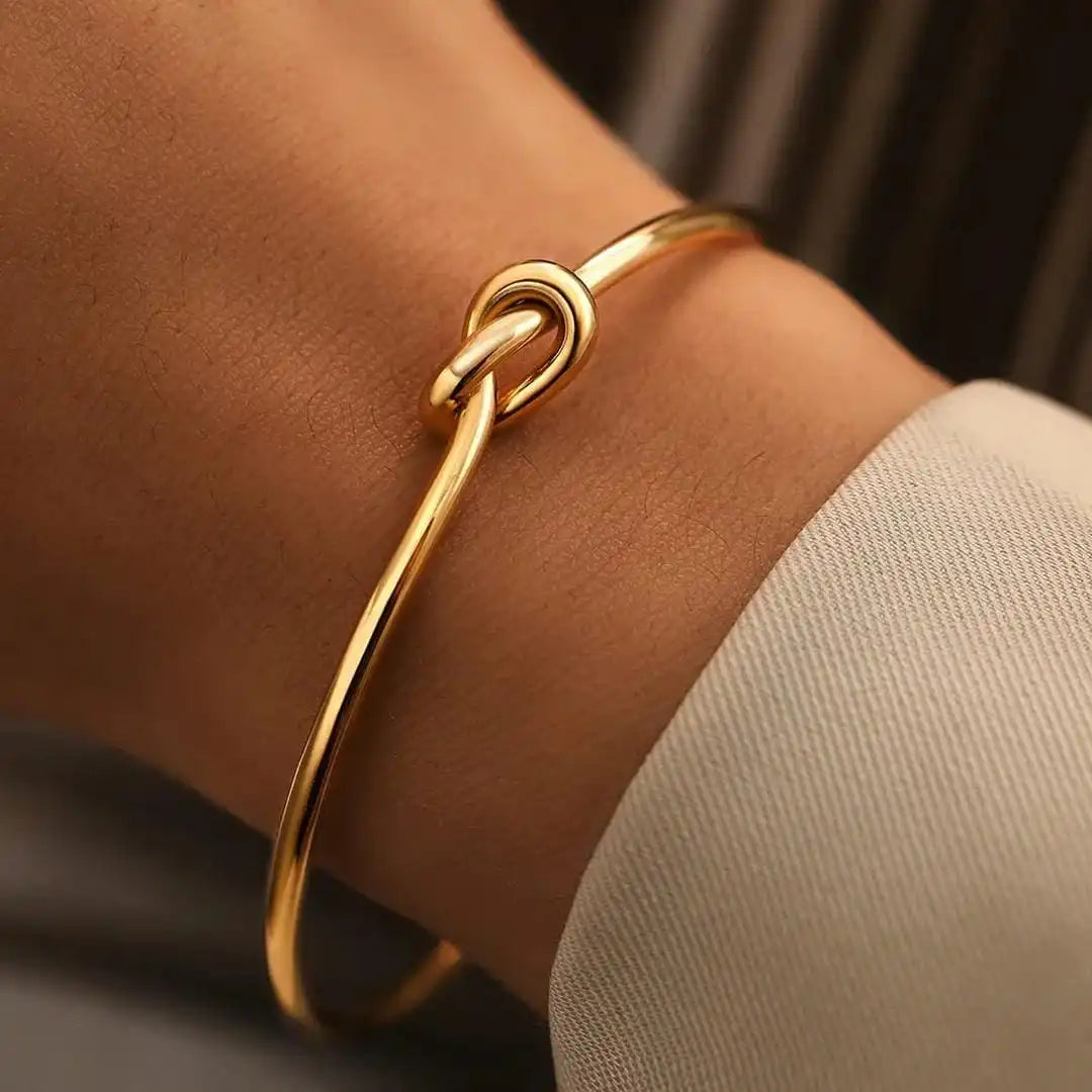Goldenes verstellbares Knoten-Armband
