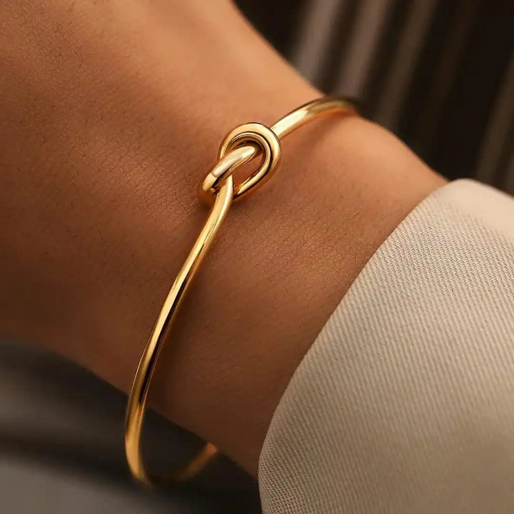 Goldenes verstellbares Knoten-Armband