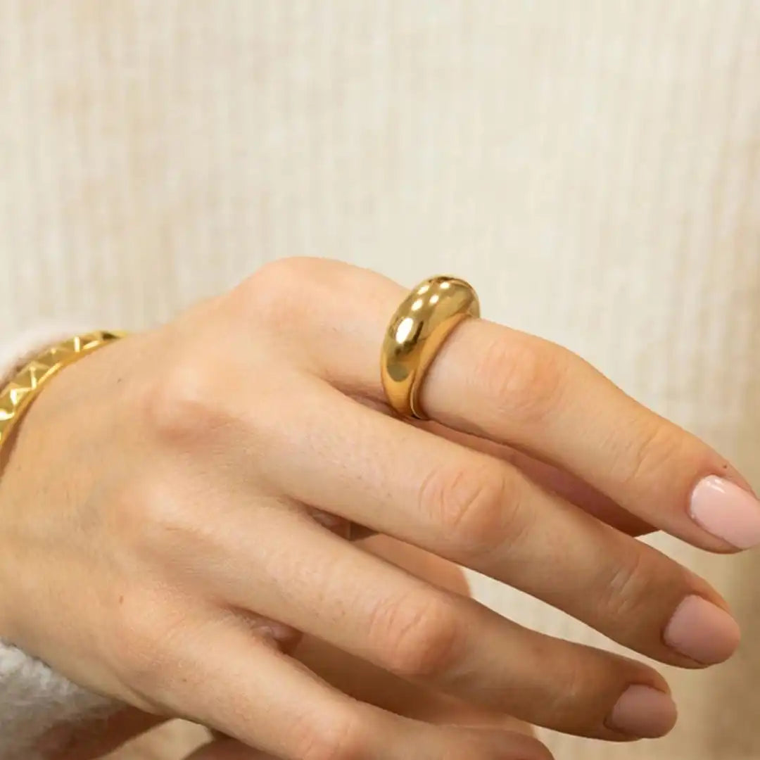 Zeitloser goldener Bogen-Ring