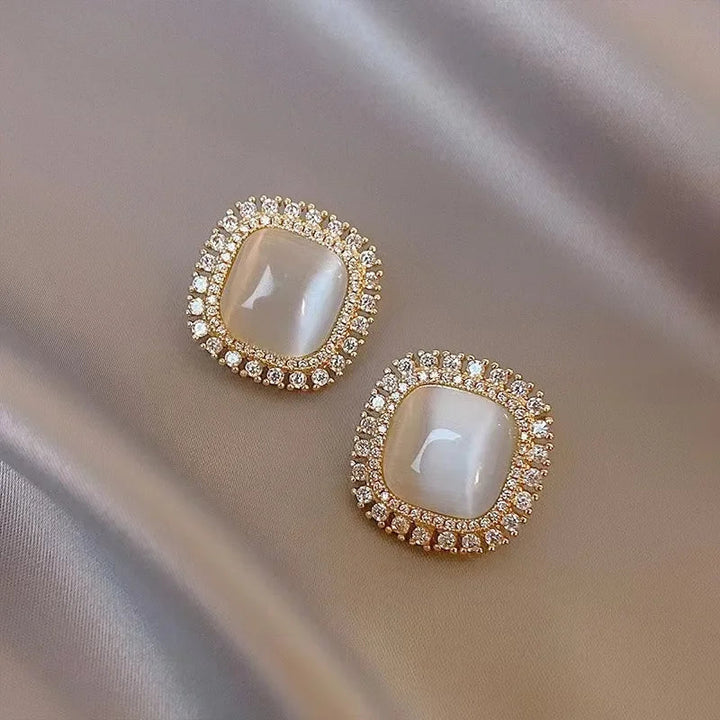 Schicke eckige Ohrstecker mit Opal und Zirkonia