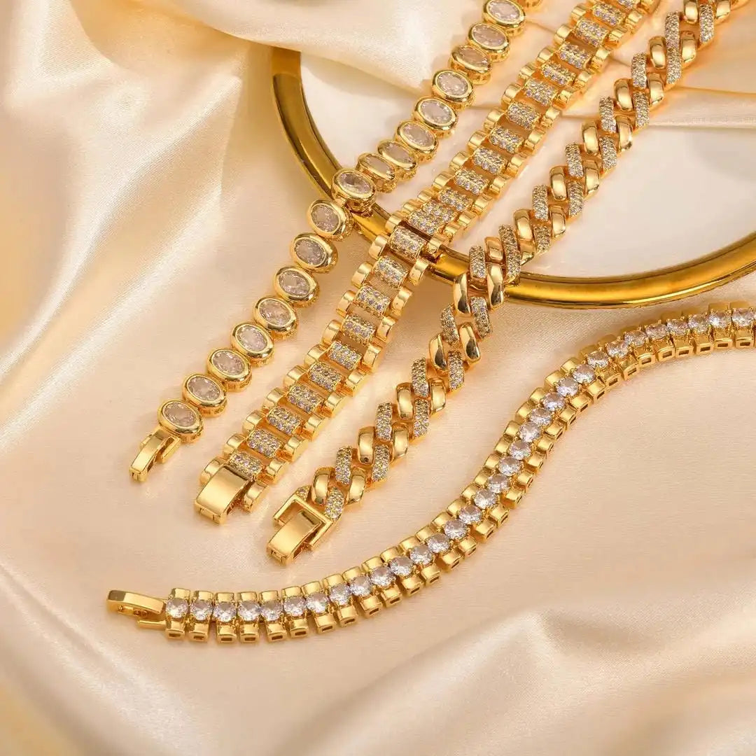 Verstellbares goldenes massives Zirkonia-Armband-Set