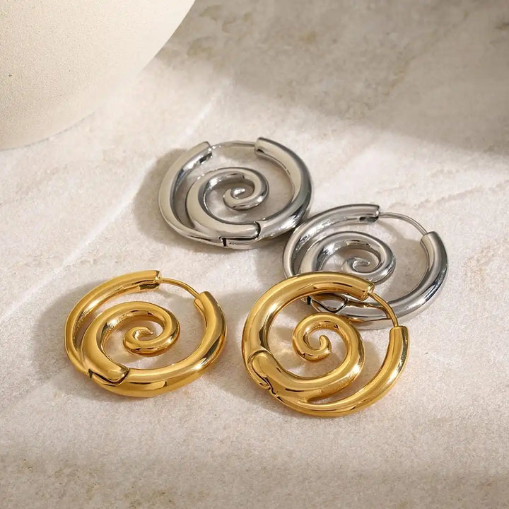 Zeitlose goldene Spiral-Ohrringe