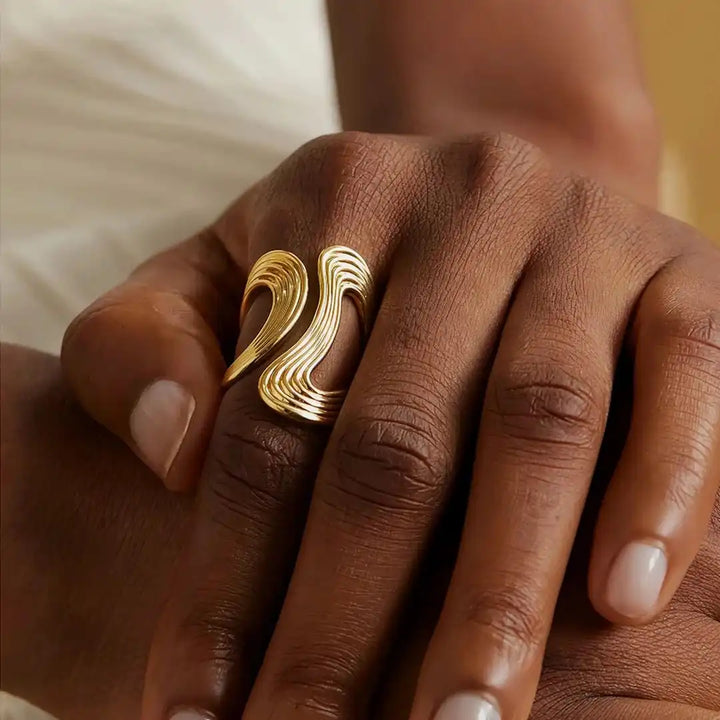 Exquisiter perlenbesetzter Gold-Ring
