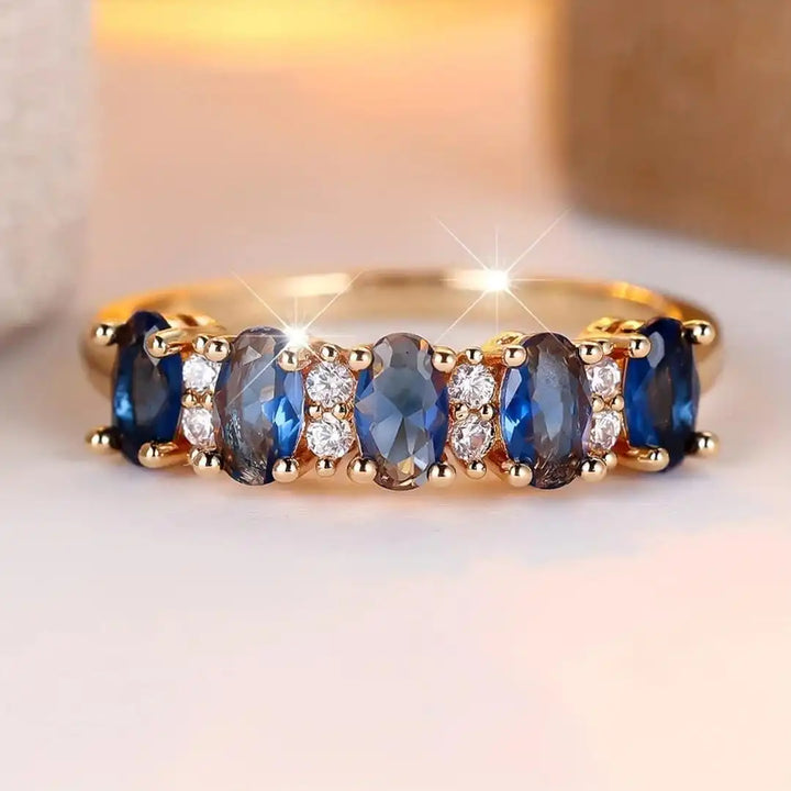 Ovaler Ring mit wechselnden Akzenten