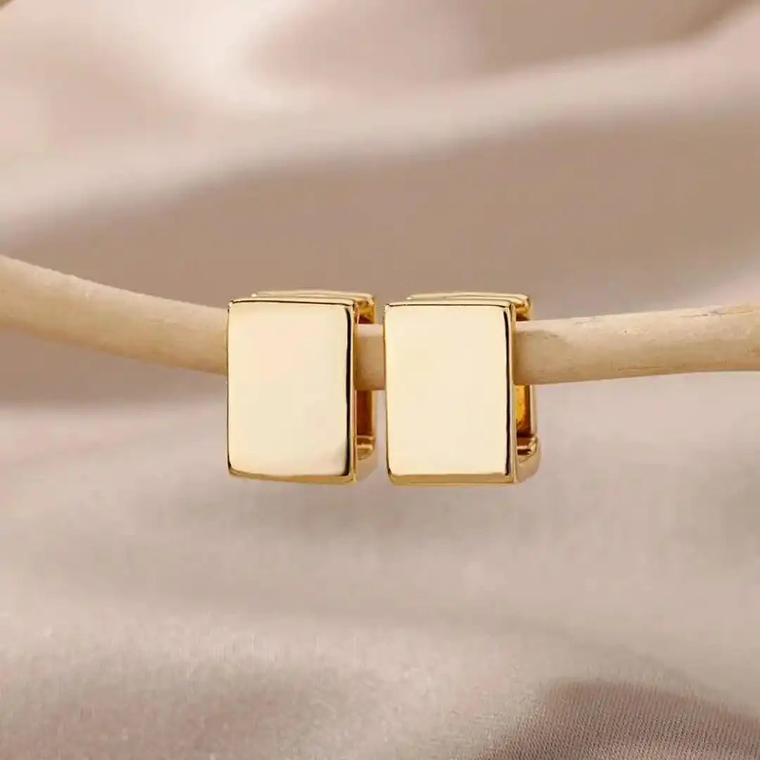 Goldene geometrische eckige Ohrringe