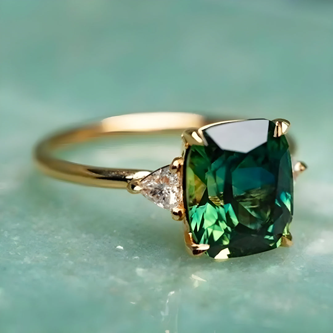 Eleganter Ring mit eckigem Smaragd