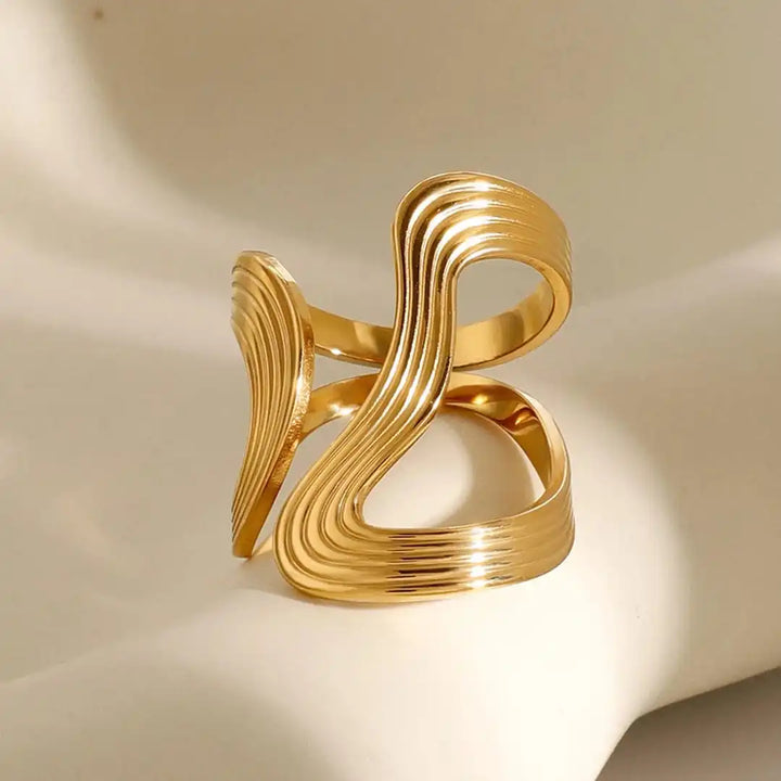 Exquisiter perlenbesetzter Gold-Ring