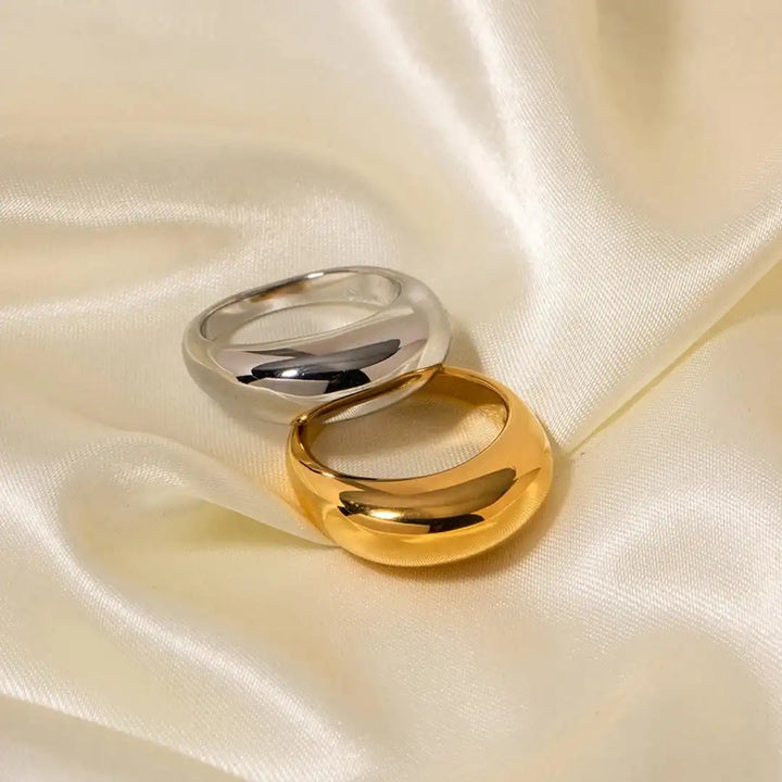 Zeitloser goldener Bogen-Ring