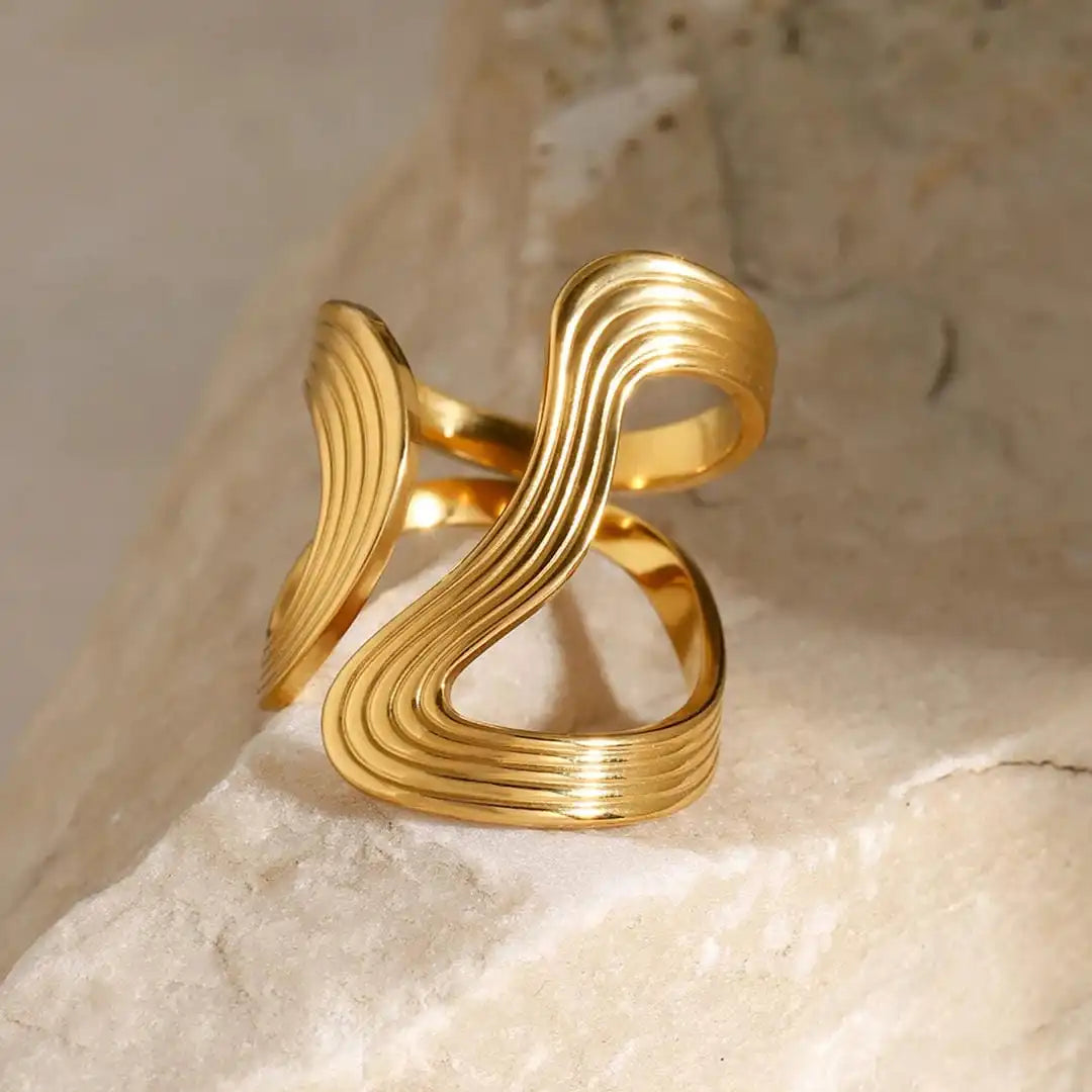 Exquisiter perlenbesetzter Gold-Ring