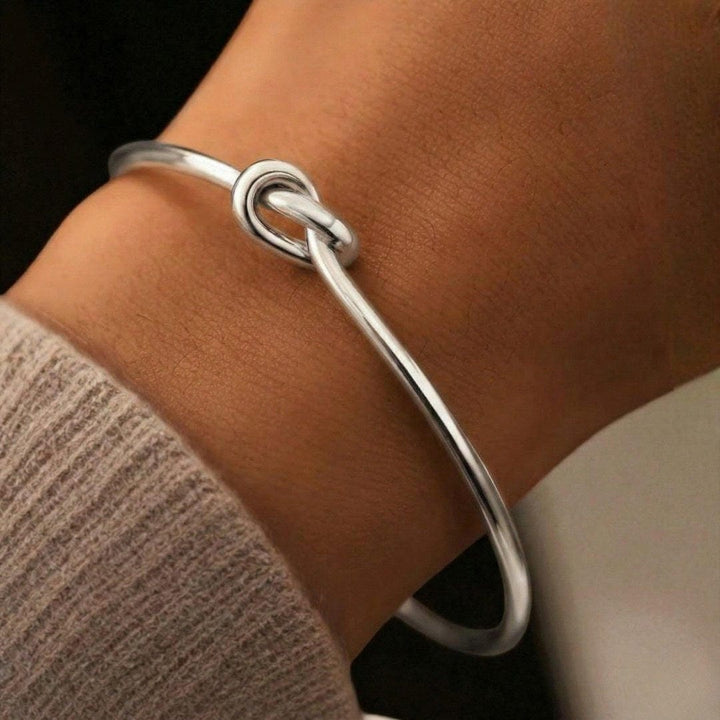 Goldenes verstellbares Knoten-Armband