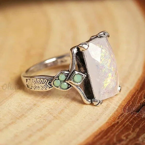 Vintage Silberring mit weißem Opal