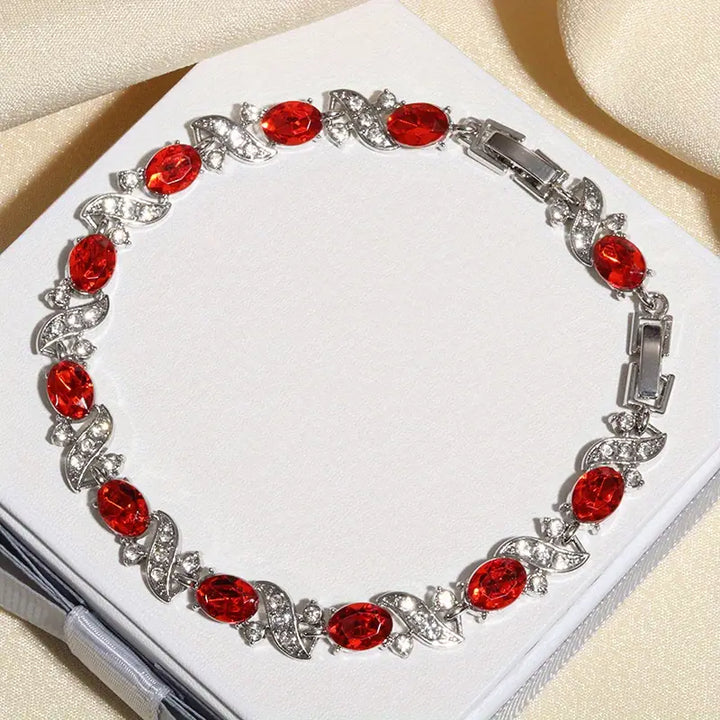 Raffiniertes Weißgold-Armband mit Rubin-Akzent