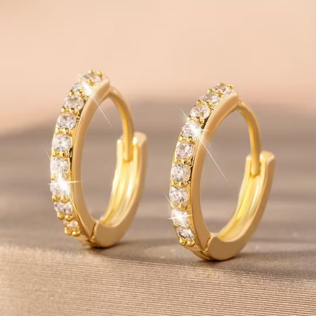 Zeitlose goldene Mini Creolen