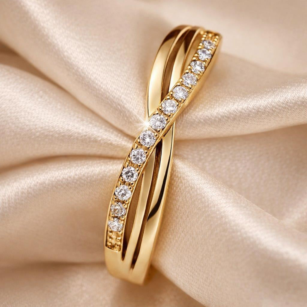 White Gold Zirconia Commuter Ring