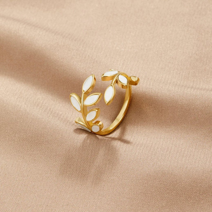 Neraya Delicate Leaf Open Ring | Gold