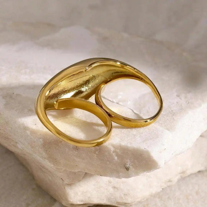 Zeitloser goldener Doppelring