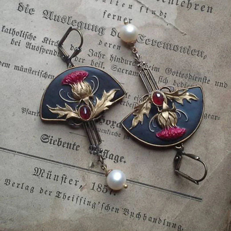 Boho Ohrringe mit Perlen und rotem Kristall