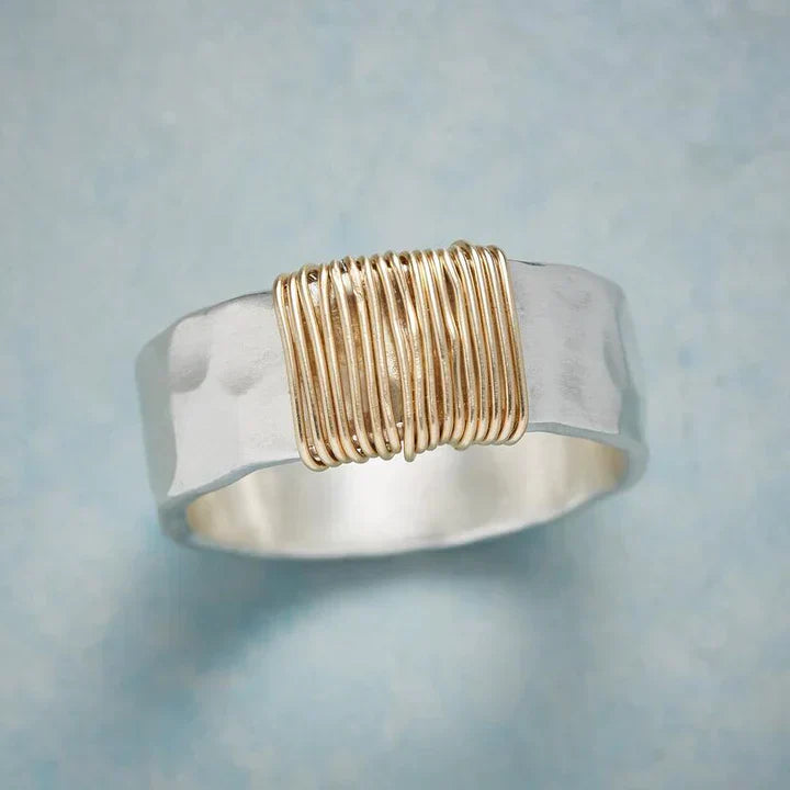 Zeitloser Ring in Gold und Silber