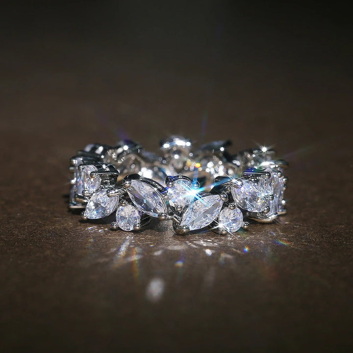 Vintage Ewigkeitsring mit Marquise- und runden Diamanten