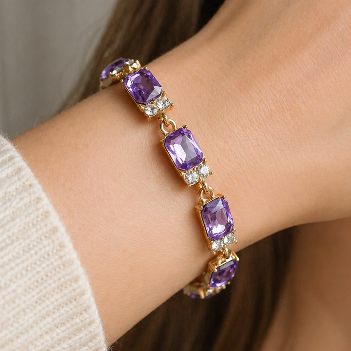 Elegantes Amethyst-Gold-Charm-Armband